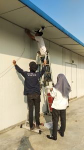 Proses penarikan Cable UTP untuk CCTV